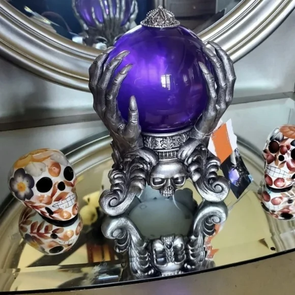 Beautiful Purple/ Silver Light Up Fog Table Top Halloween Crystal Fortune Ball - Picture 3 of 3